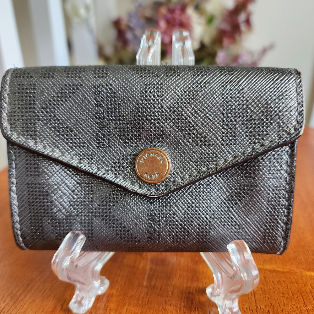 Michael Kors Black Wallet Sleek Design